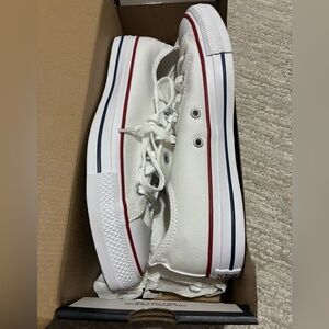 Converse mens shoes size 8 White Sneakers with Red and Blue Stripes